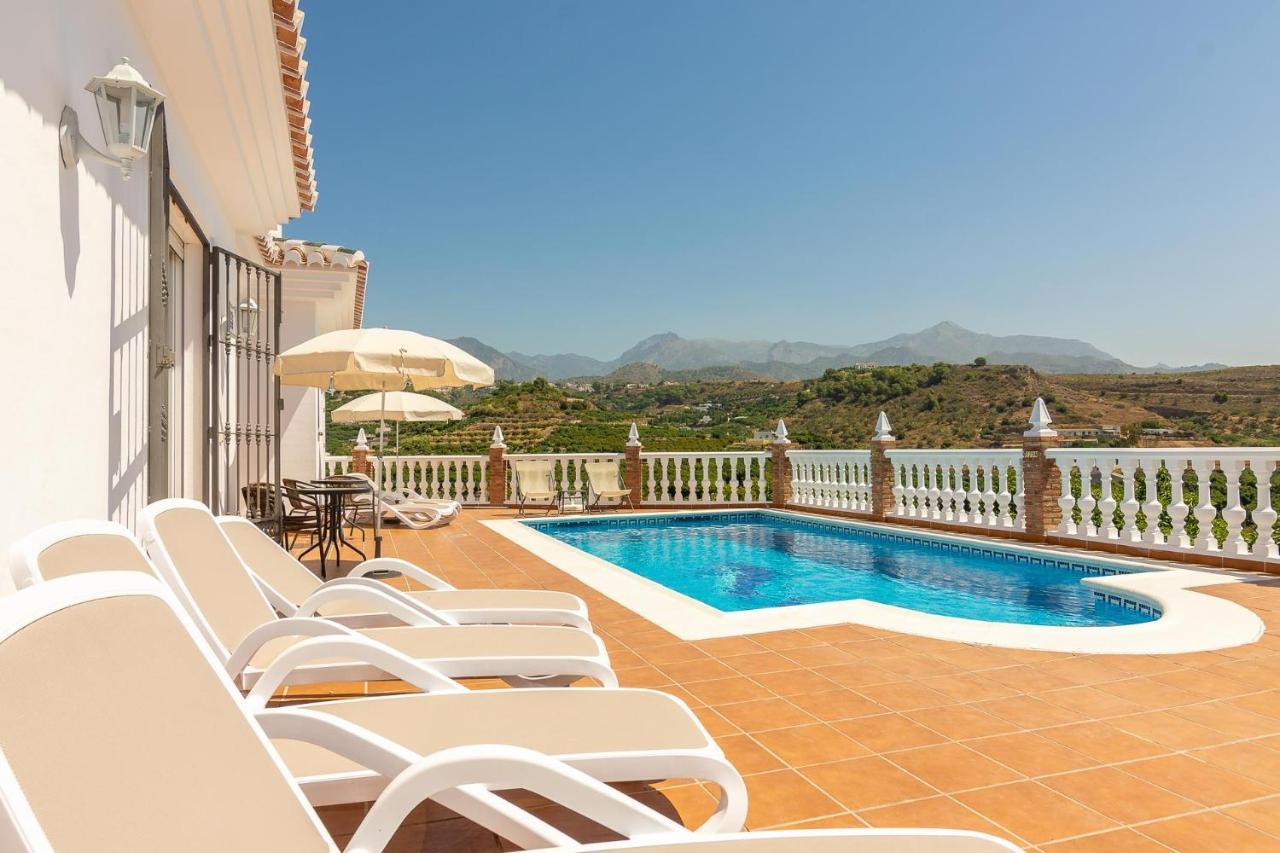 Villa Andalucia: Cerca De Todo, Intimidad Y Espacio نيرخا المظهر الخارجي الصورة